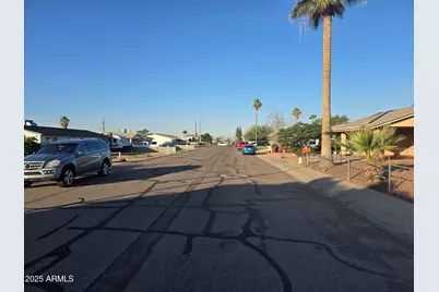 7442 W Desert Cove Avenue, Peoria, AZ 85345 - Photo 4