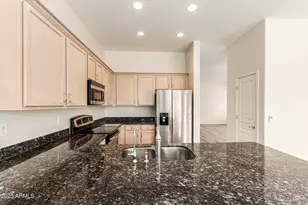 2031 E Valencia Dr, Phoenix, AZ 85042 - Photo 14