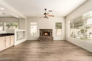 2031 E Valencia Dr, Phoenix, AZ 85042 - Photo 10