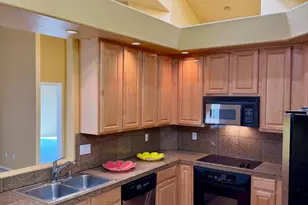 7240 N Dreamy Draw Dr, Phoenix, AZ 85020 - Photo 16