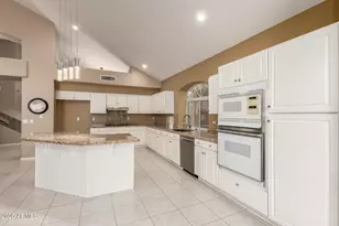 908 E Mountain Sage Dr, Phoenix, AZ 85048 - Photo 4