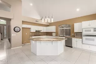 908 E Mountain Sage Dr, Phoenix, AZ 85048 - Photo 4