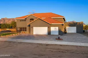 117 N Arroya Rd, Apache Junction, AZ 85119 - Photo 1