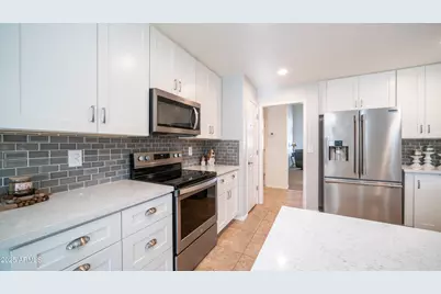 1077 E Loma Vista Street, Gilbert, AZ 85295 - Photo 2