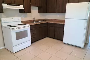 8322 N 60th Ave, Glendale, AZ 85302 - Photo 6