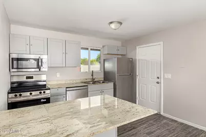 334 E Holmes Avenue, Mesa, AZ 85210 - Photo 8