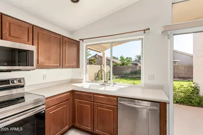 747 W Douglas Avenue, Gilbert, AZ 85233 - Photo 8