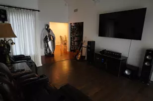 9235 N 51st Ln, Glendale, AZ 85302 - Photo 2