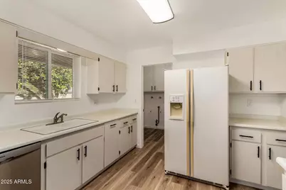 10722 W Kelso Drive, Sun City, AZ 85351 - Photo 16