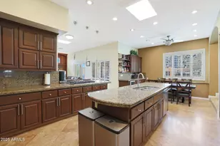 1044 W Indian Hills Pl, Phoenix, AZ 85023 - Photo 10