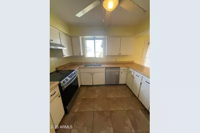 330 E Desert Drive, Phoenix, AZ 85042 - Photo 6