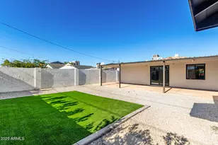 385 E Clarendon Ave, Phoenix, AZ 85012 - Photo 28