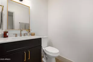 385 E Clarendon Ave, Phoenix, AZ 85012 - Photo 16