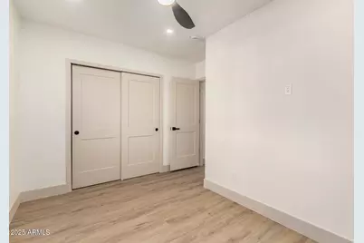 385 E Clarendon Avenue, Phoenix, AZ 85012 - Photo 16