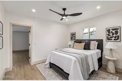 385 E Clarendon Avenue, Phoenix, AZ 85012 - Photo 22