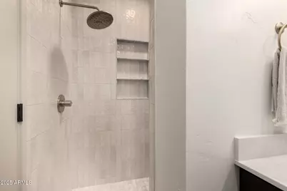 385 E Clarendon Avenue, Phoenix, AZ 85012 - Photo 20