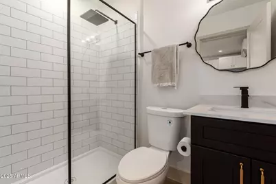 385 E Clarendon Avenue, Phoenix, AZ 85012 - Photo 34