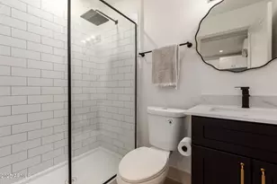 385 E Clarendon Ave, Phoenix, AZ 85012 - Photo 34