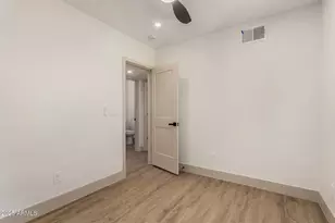 385 E Clarendon Ave, Phoenix, AZ 85012 - Photo 16