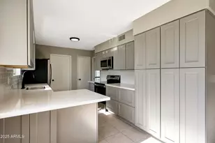 10922 W El Capitan Cir, Sun City, AZ 85351 - Photo 16