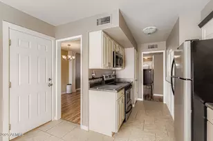 20025 N Willowcreek Cir, Sun City, AZ 85373 - Photo 10