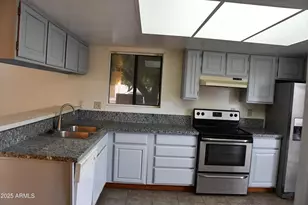 2437 E Tracy Ln, Phoenix, AZ 85032 - Photo 8