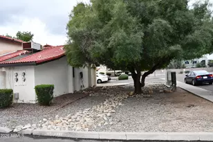 2437 E Tracy Ln, Phoenix, AZ 85032 - Photo 2