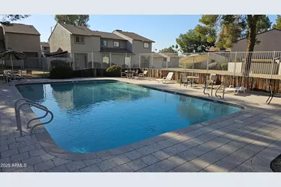 239 E Betty Elyse Lane, Phoenix, AZ 85022 - Photo 2