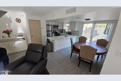 239 E Betty Elyse Lane, Phoenix, AZ 85022 - Photo 4