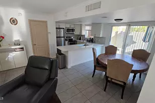 239 E Betty Elyse Ln, Phoenix, AZ 85022 - Photo 4