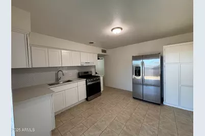 7701 W Crittenden Lane, Phoenix, AZ 85033 - Photo 6
