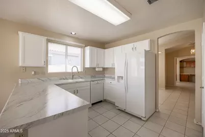 10622 W Mohawk Lane, Peoria, AZ 85382 - Photo 6