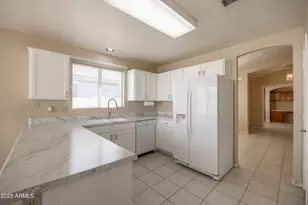 10622 W Mohawk Ln, Peoria, AZ 85382 - Photo 6