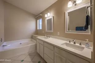 10622 W Mohawk Ln, Peoria, AZ 85382 - Photo 12
