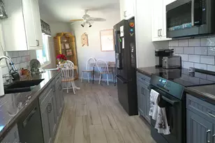 10306 W Hutton Dr, Sun City, AZ 85351 - Photo 2