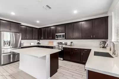 17034 W Seldon Lane, Waddell, AZ 85355 - Photo 10