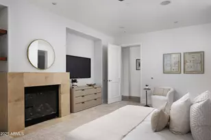 2402 E Esplanade Ln, Phoenix, AZ 85016 - Photo 12