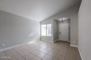 2134 E Robin Ln, Phoenix, AZ 85024 - Photo 4