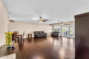 13621 N Emberwood Dr, Sun City, AZ 85351 - Photo 10