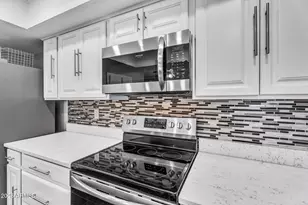 13621 N Emberwood Dr, Sun City, AZ 85351 - Photo 18