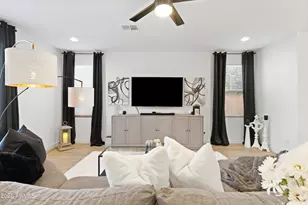 1943 W Lariat Ln, Phoenix, AZ 85085 - Photo 2