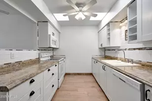 13006 N 100th Dr, Sun City, AZ 85351 - Photo 2