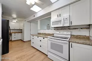 13006 N 100th Dr, Sun City, AZ 85351 - Photo 8