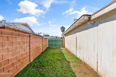 6537 N 41st Drive, Phoenix, AZ 85019 - Photo 8