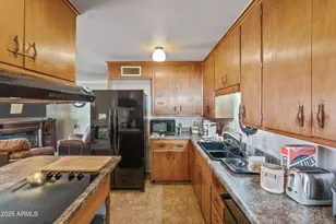 6537 N 41st Dr, Phoenix, AZ 85019 - Photo 30