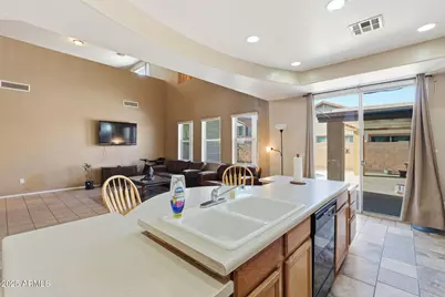 6826 S 41st Drive, Phoenix, AZ 85041 - Photo 18