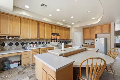 6826 S 41st Drive, Phoenix, AZ 85041 - Photo 14
