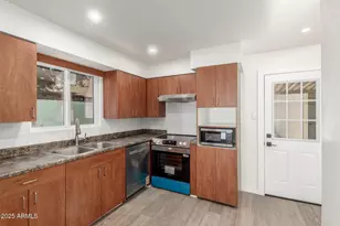 6813 E Pinchot Ave, Scottsdale, AZ 85251 - Photo 10