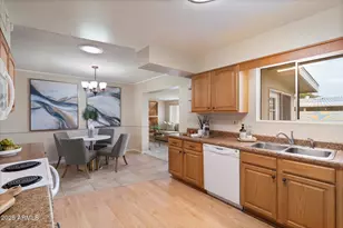 10422 W Audrey Dr, Sun City, AZ 85351 - Photo 8