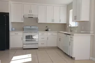 3852 W Earll Dr, Phoenix, AZ 85019 - Photo 6